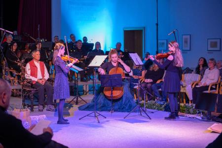 Deklica s piščalko-28